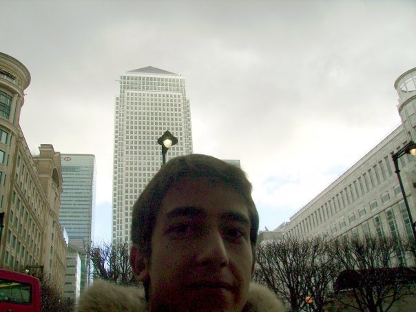 Una sorta di Selfie davanti alla sede di Credit Suisse